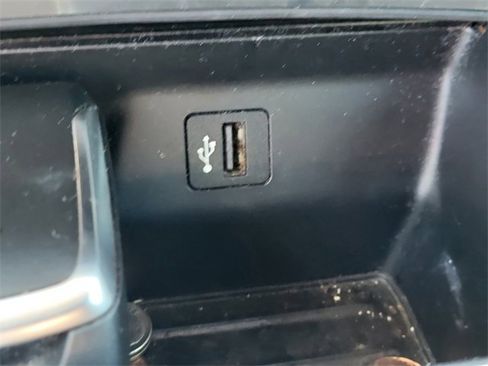 Used 2019 BMW 740i w/ M Sport Package image 28