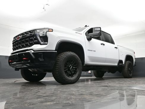 Used 2024 Chevrolet Silverado 2500 ZR2 w/ Technology Package AWD/4WD image 23