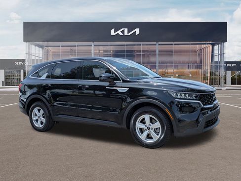 Certified 2022 Kia Sorento LX FWD image 1