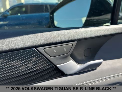 New 2025 Volkswagen Tiguan SE R-Line image 18
