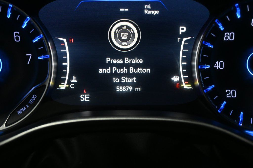 Used 2023 Chrysler Pacifica Touring-L FWD image 6