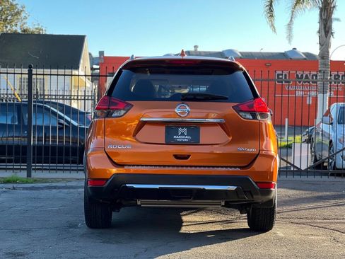 Used 2017 Nissan Rogue SV image 5