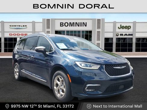 Used 2021 Chrysler Pacifica Limited w/ Uconnect Theater Family Group image 1