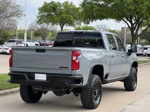 Used 2024 Chevrolet Silverado 2500 ZR2 w/ Technology Package image 4