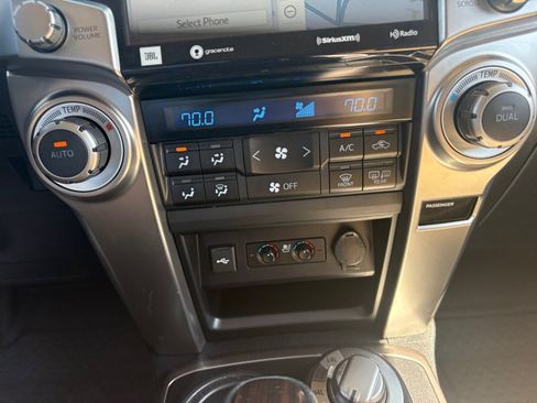 Used 2022 Toyota 4Runner Limited AWD/4WD image 21