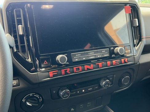 Used 2025 Nissan Frontier PRO-4X image 23