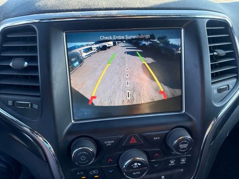 Used 2017 Jeep Grand Cherokee Altitude AWD/4WD image 29