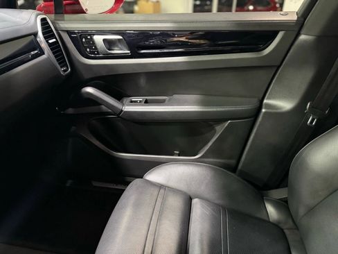 Used 2021 Porsche Cayenne S image 27