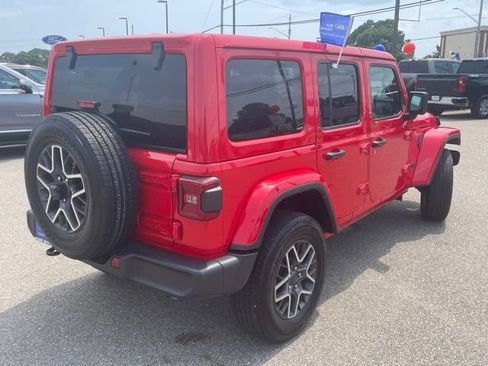 Used 2025 Jeep Wrangler Unlimited Sahara AWD/4WD image 4
