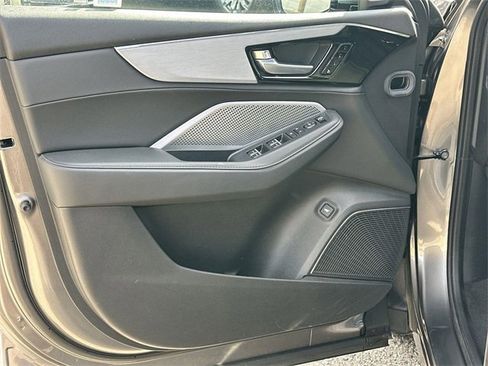 Used 2025 Acura MDX SH-AWD image 22