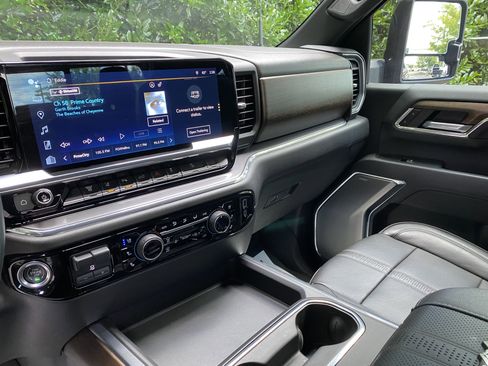 Used 2024 Chevrolet Silverado 2500 High Country w/ High Country Premium Package image 25