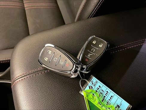 Used 2023 Chevrolet Equinox RS AWD/4WD image 34