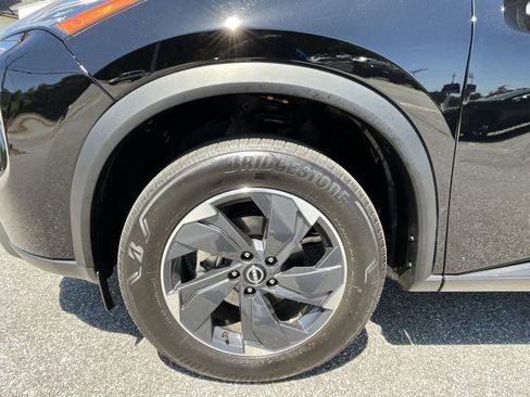 Used 2025 Nissan Rogue SV image 13