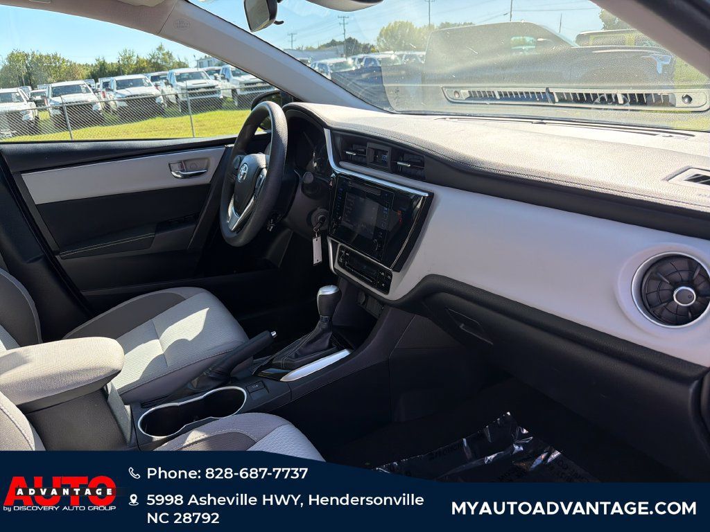Used 2018 Toyota Corolla LE FWD image 33