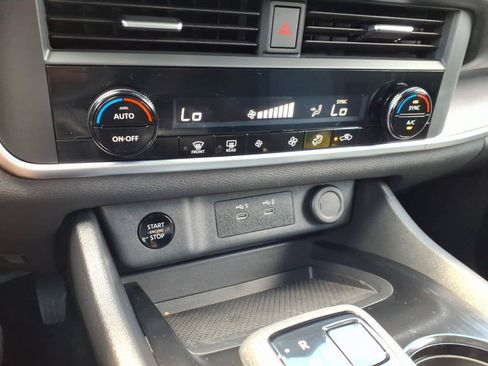 Certified 2024 Nissan Rogue SV AWD/4WD image 19
