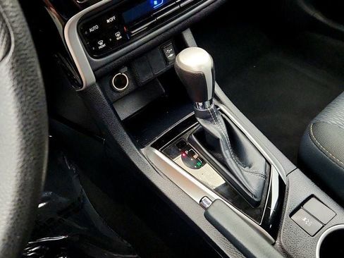 Used 2018 Toyota Corolla LE FWD image 16