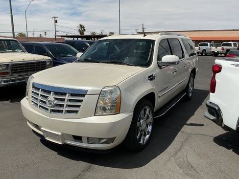 Used 2007 Cadillac Escalade ESV AWD w/ Information Package image 3