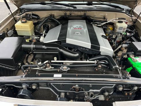 Used 2006 Toyota Land Cruiser image 67