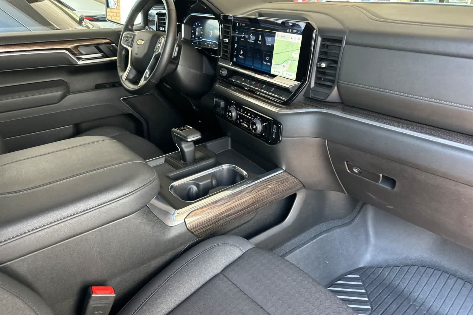 Used 2025 Chevrolet Silverado 1500 LT AWD/4WD image 16