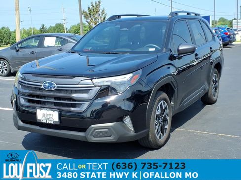Used 2025 Subaru Forester Premium AWD/4WD image 2
