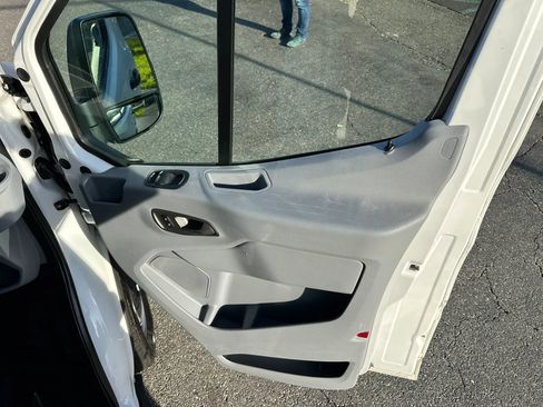 Used 2018 Ford Transit 250 148 Medium Roof RWD image 30