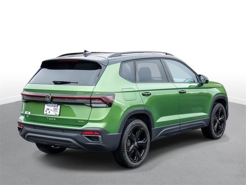 Used 2025 Volkswagen Taos SE image 8