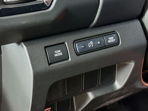 Used 2024 Nissan Frontier Pro-X image 9