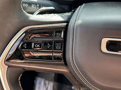 Used 2023 Jeep Grand Cherokee Overland image 24