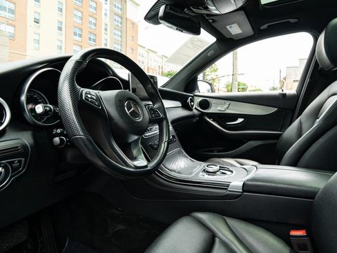 Used 2019 Mercedes-Benz GLC 300 4MATIC w/ Premium Package image 33