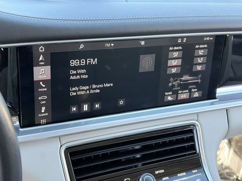 Used 2018 Porsche Panamera 4S image 12