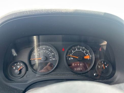 Used 2014 Jeep Patriot Latitude AWD/4WD image 5