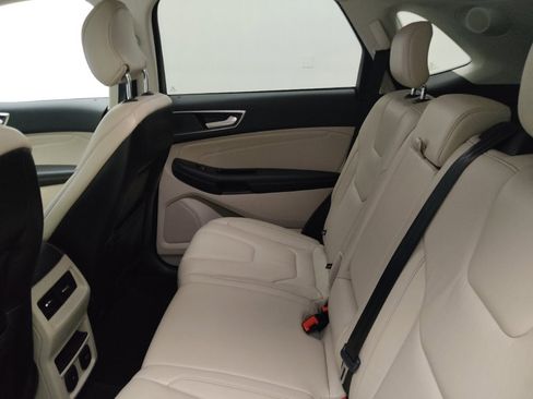 Used 2019 Ford Edge Titanium w/ Cold Weather Package AWD/4WD image 18
