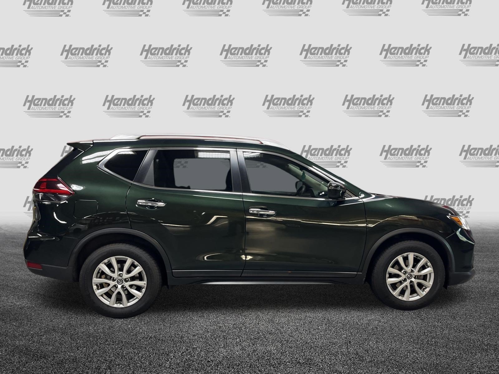 Used 2020 Nissan Rogue SV FWD image 3