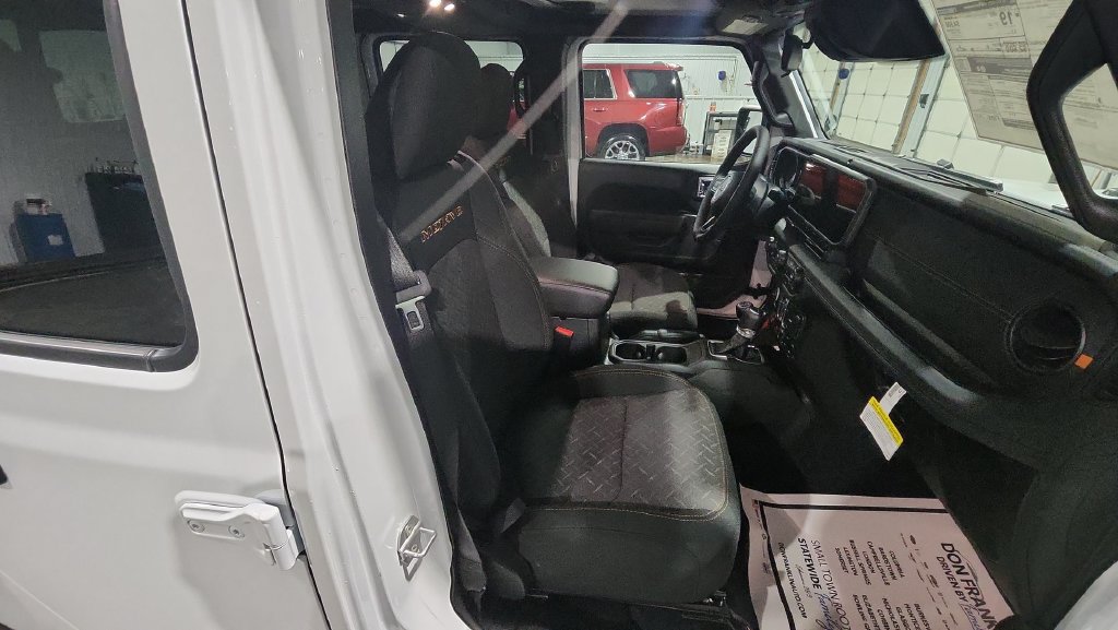 New 2026 Jeep Gladiator Mojave w/ Steel Bumper Group AWD/4WD image 28