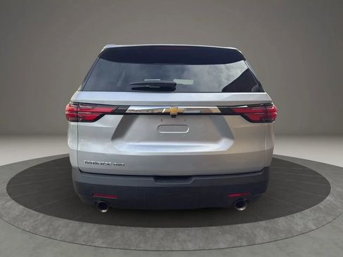 Used 2022 Chevrolet Traverse LS image 6