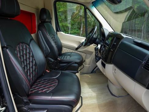 Used 2016 Mercedes-Benz Sprinter 2500 image 20
