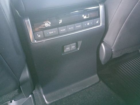 Used 2026 Lexus GX 550 w/ Accessory Package (2T) AWD/4WD image 19