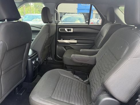 Used 2021 Ford Explorer XLT AWD/4WD image 12