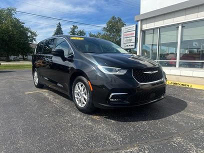Used 2024 Chrysler Pacifica Touring-L