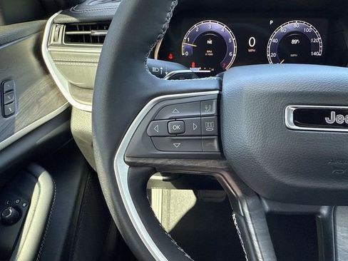 New 2025 Jeep Grand Cherokee Limited w/ Black Appearance Package image 15