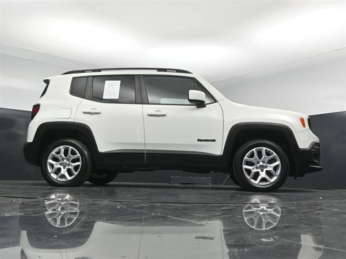 Used 2017 Jeep Renegade Latitude AWD/4WD image 31