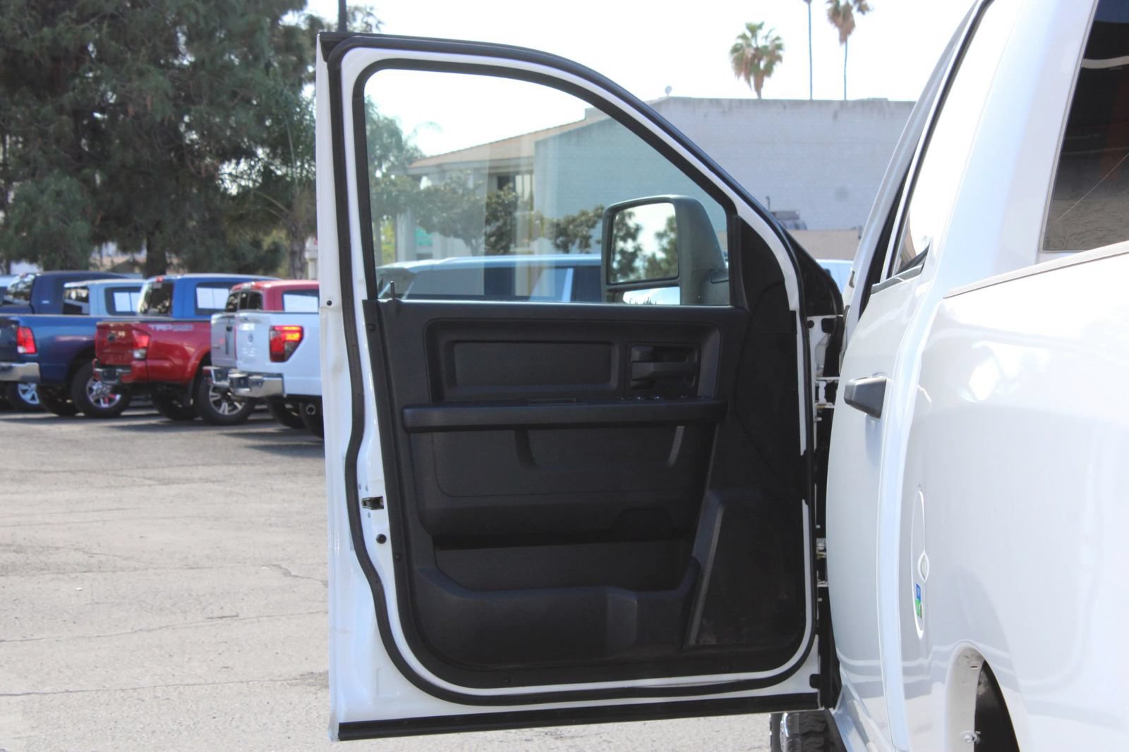 Used 2024 RAM 2500 Tradesman w/ Chrome Appearance Group AWD/4WD image 7