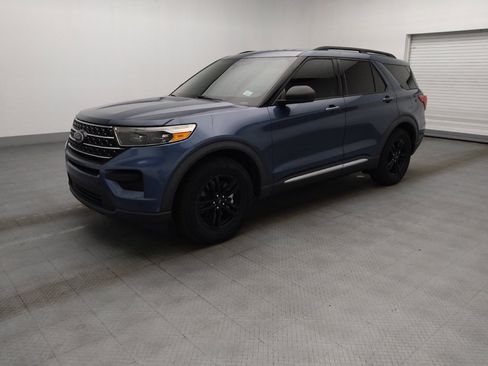 Used 2020 Ford Explorer XLT RWD image 2