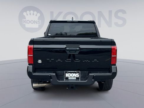Used 2025 Toyota Tacoma TRD Sport AWD/4WD image 5