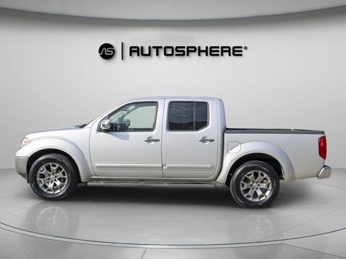 Used 2019 Nissan Frontier SL image 5