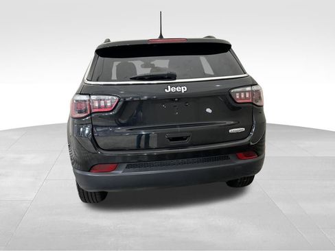 Used 2017 Jeep Compass Latitude w/ Popular Equipment Group image 4