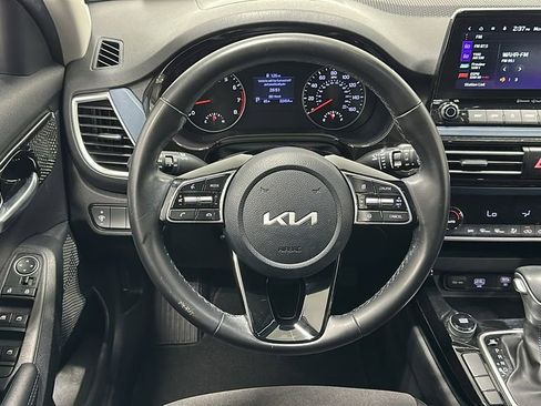 Used 2023 Kia Seltos S w/ Navigation Package image 12