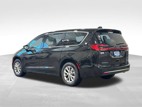 New 2027 Chrysler Pacifica Select AWD/4WD image 5