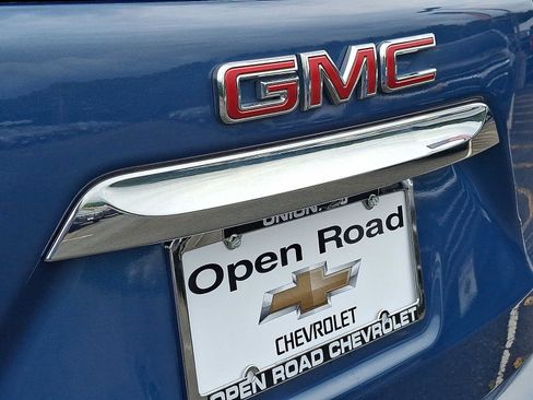 Used 2024 GMC Terrain SLE w/ Driver Convenience Package FWD image 30