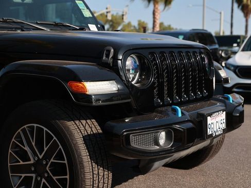 Used 2023 Jeep Wrangler Unlimited Sahara AWD/4WD image 7